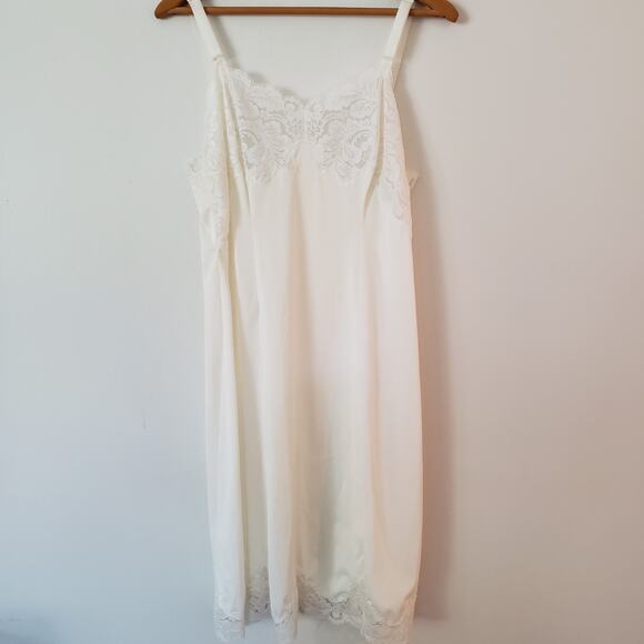 Vintage Nylon Slip Chemise with Lace 36 - Picture 4 of 10